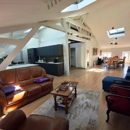 Bright Loft Near Court 2 Bedroom And Table For 10 *