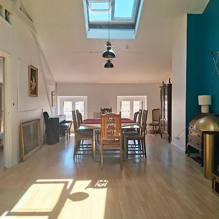 Bright Loft Near Court 2 Bedroom And Table For 10 Apartment