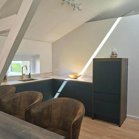 Apartment Bright Loft Near Court 2 Bedroom And Table For 10