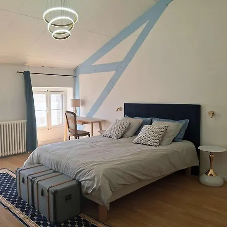 Bright Loft Near Court 2 Bedroom And Table For 10 Apartment *