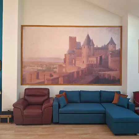 Apartment Bright Loft Near Court 2 Bedroom And Table For 10